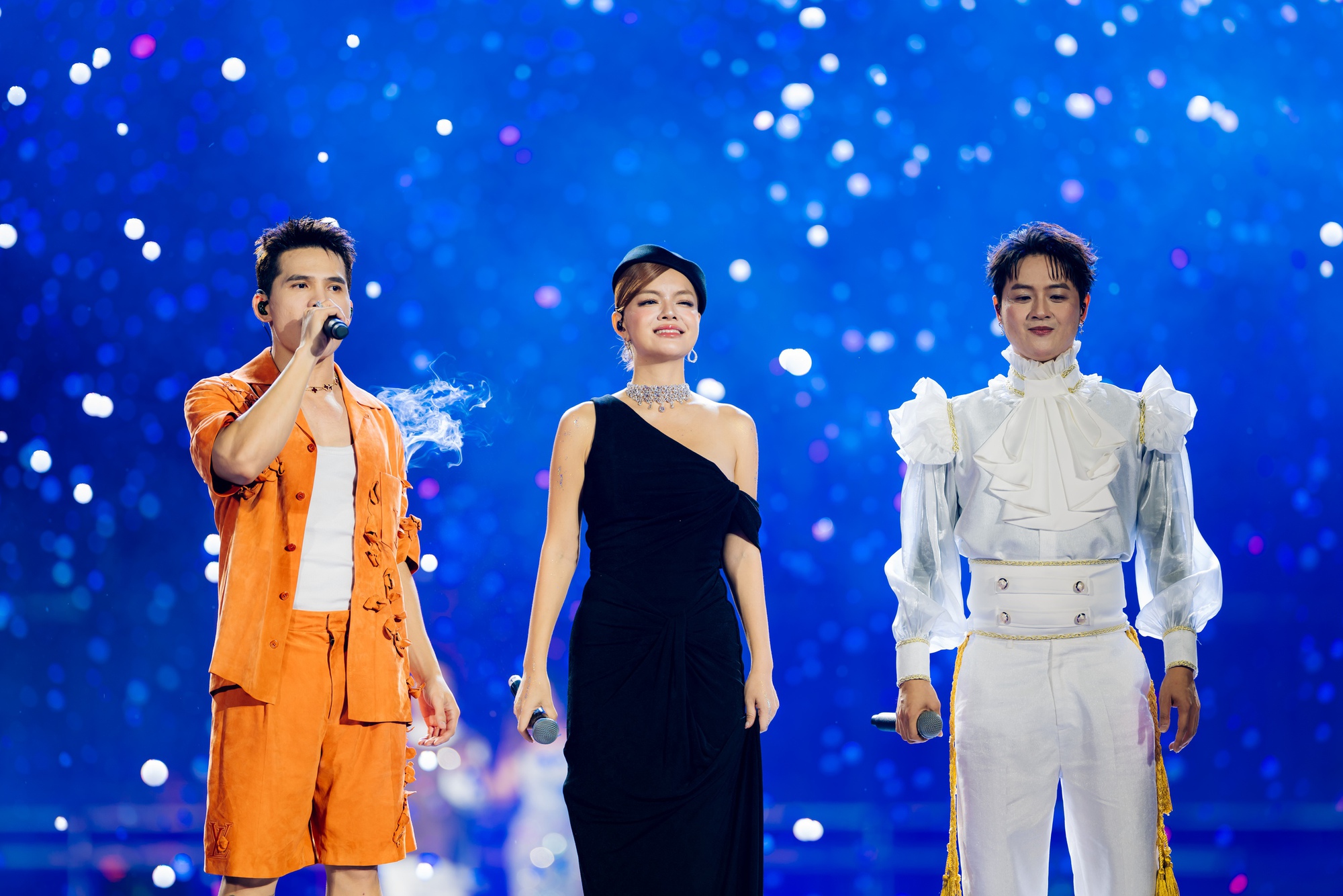 SUPERFEST 2025 “thắp sáng” Thủ đô: Anh Tài - Chị Đẹp hội tụ, hàng chục nghìn người cháy hết mình trong đại tiệc âm nhạc lớn nhất tháng 10- Ảnh 11.