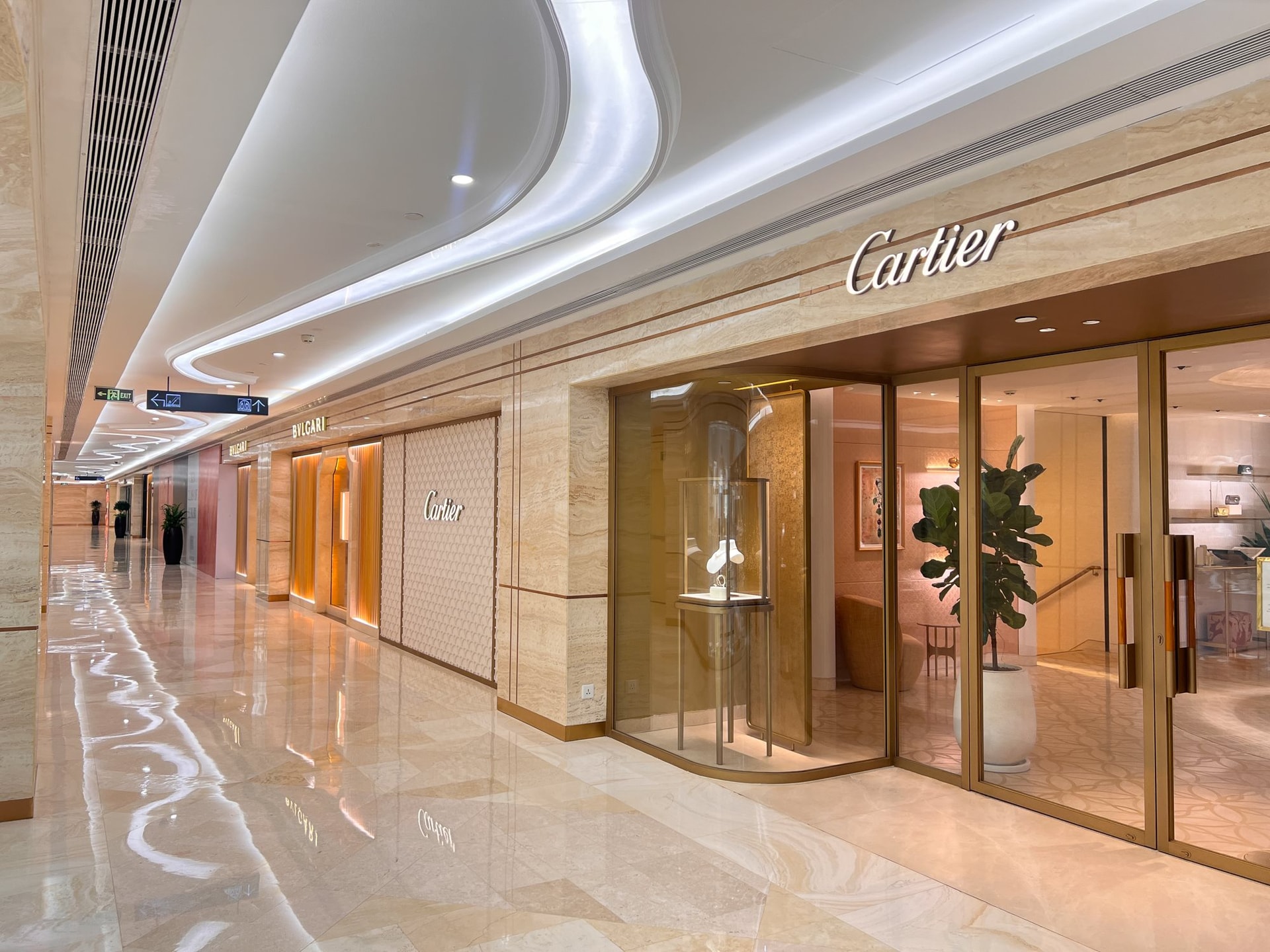 Ngắm tòa nhà đầu tiên kết nối với ga metro: Nơi Hermès, Dior, Bvlgari hội tụ, từng 'nằm trong tay' tỷ phú Phạm Nhật Vượng- Ảnh 4.