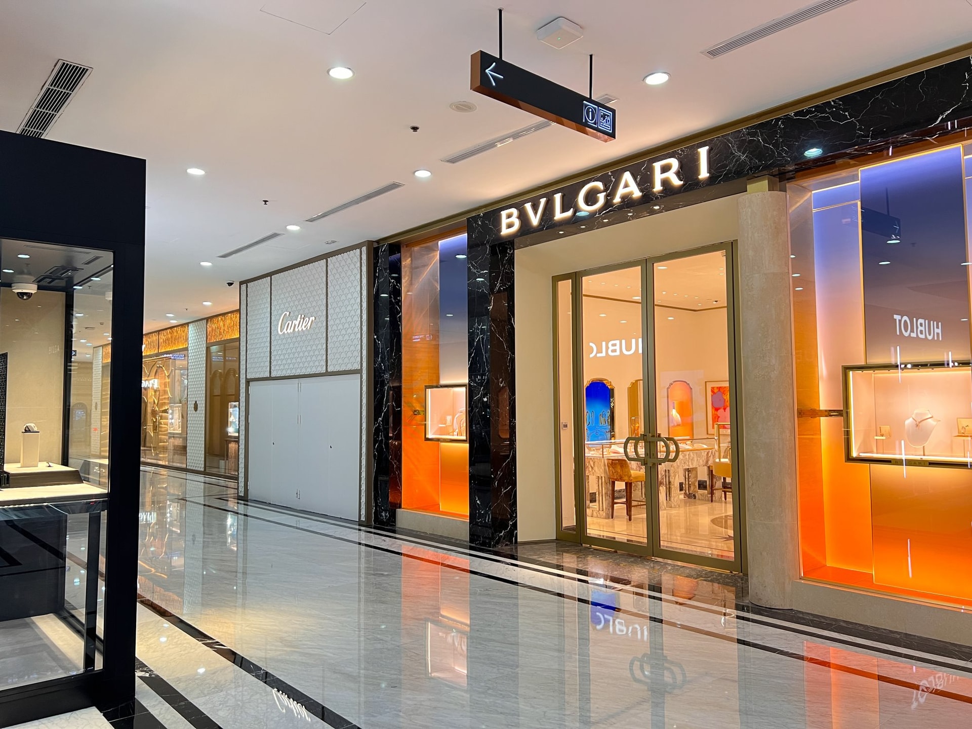 Ngắm tòa nhà đầu tiên kết nối với ga metro: Nơi Hermès, Dior, Bvlgari hội tụ, từng 'nằm trong tay' tỷ phú Phạm Nhật Vượng- Ảnh 6.