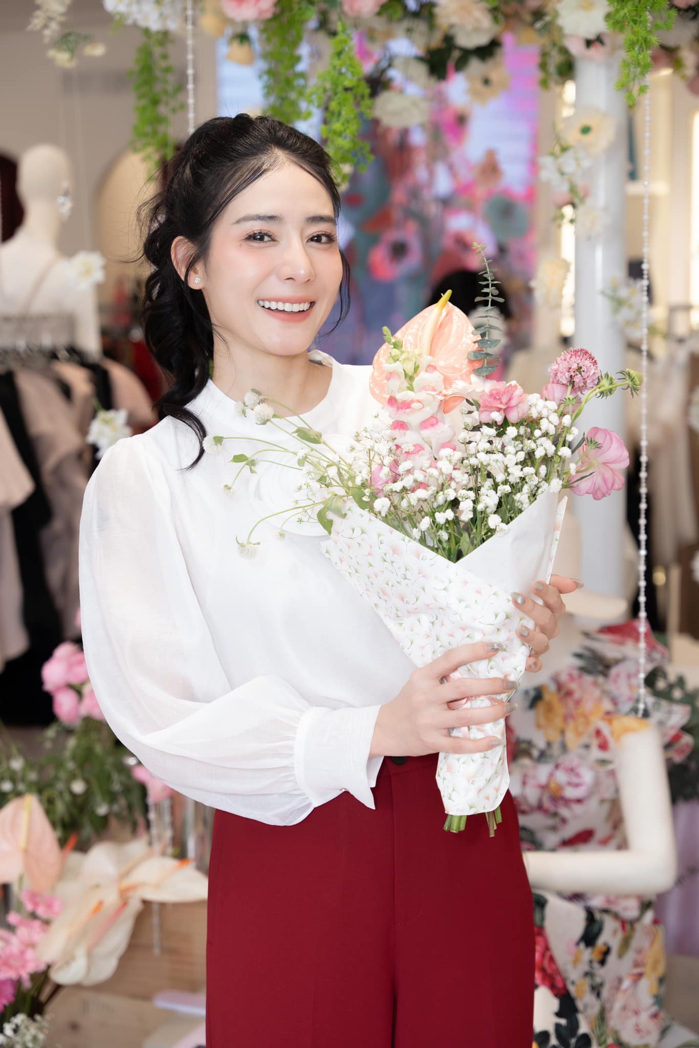 Kim Nhã BB&BG xuống tóc, mặc áo nâu sòng gây bất ngờ- Ảnh 12.