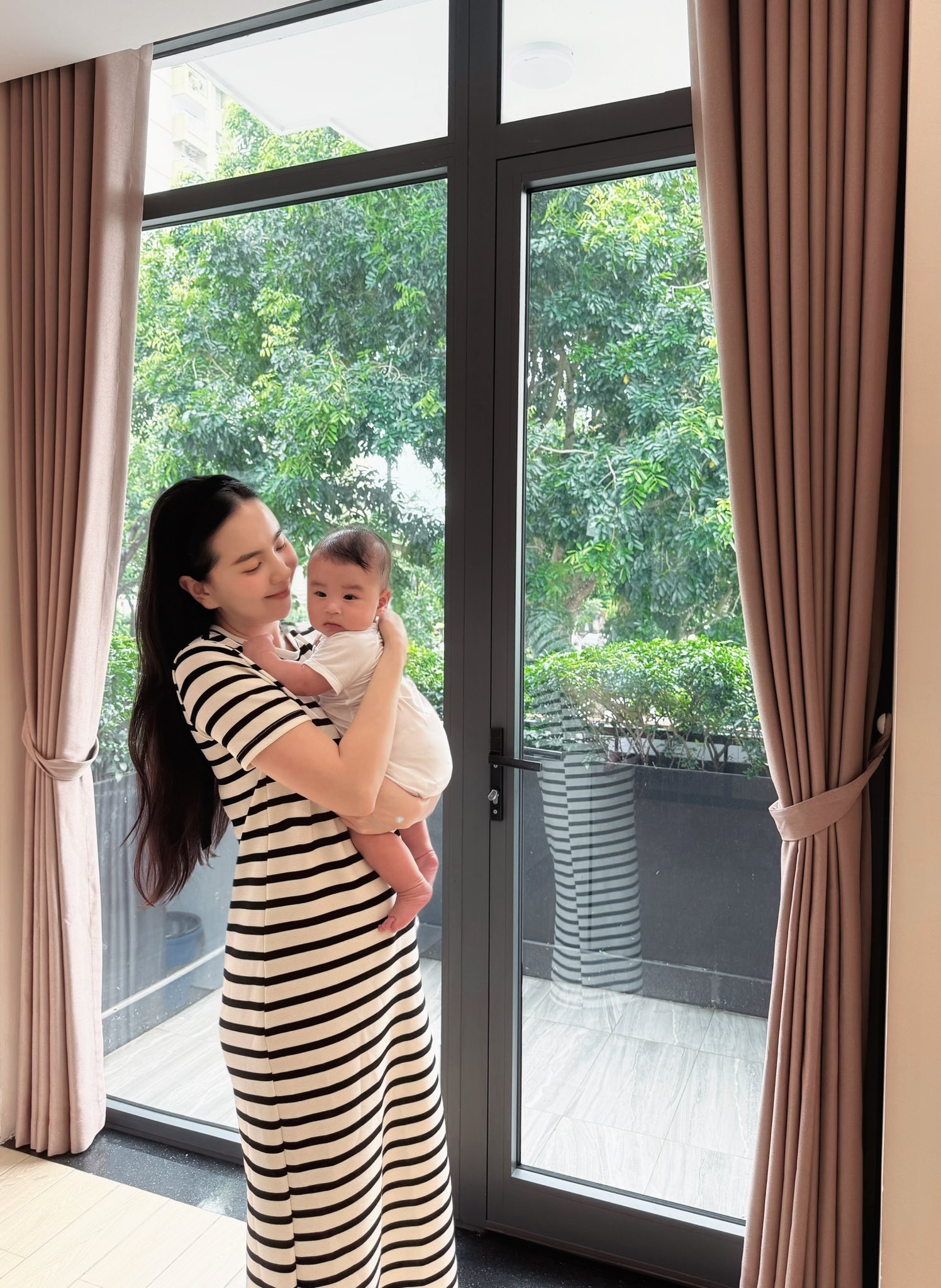 Cuộc sống của nữ “MC xinh đẹp nhất VTV” với chồng 2 trong lâu đài nghìn m2 ở Bắc Ninh- Ảnh 10.
