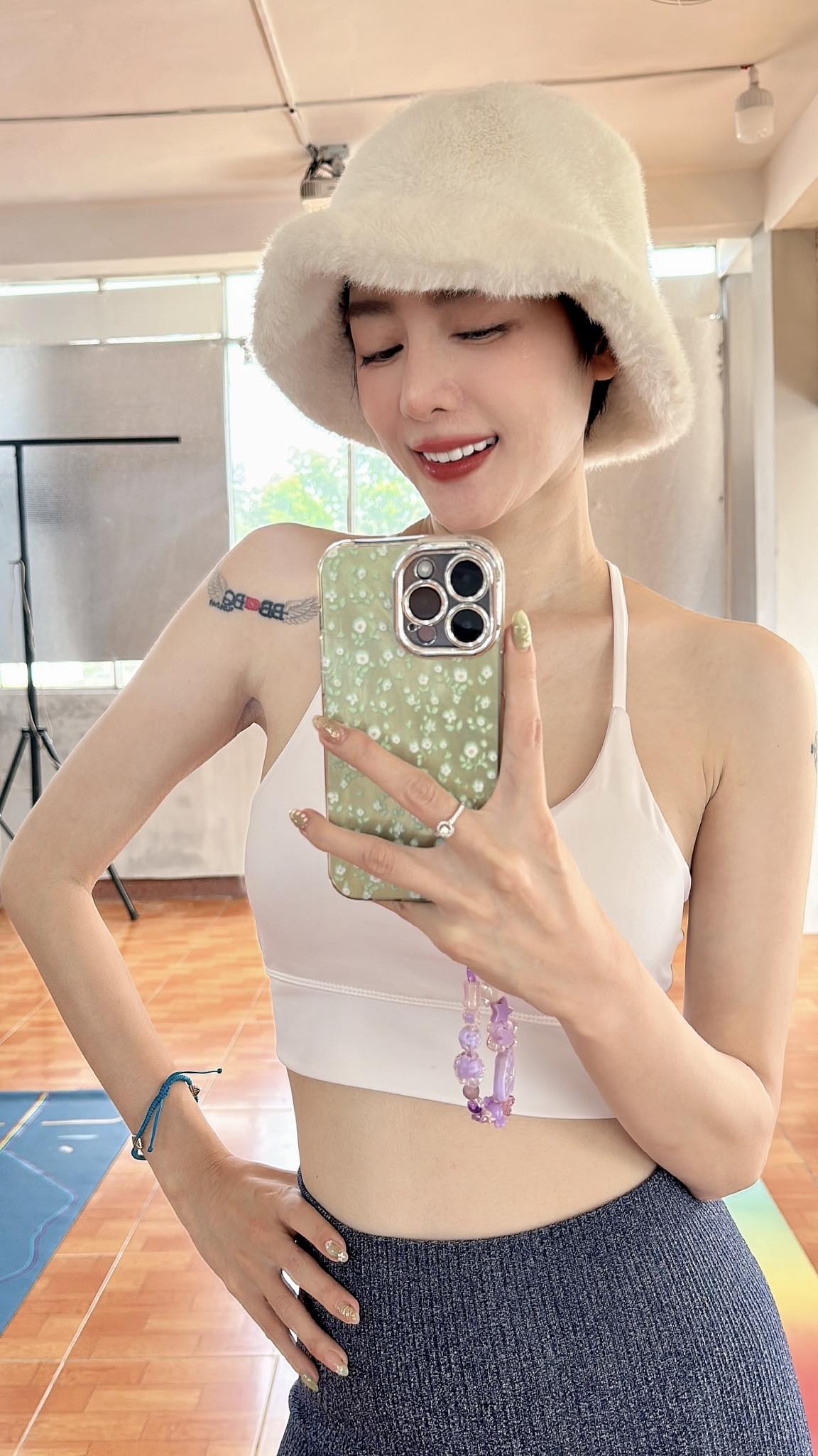 Kim Nhã BB&BG xuống tóc, mặc áo nâu sòng gây bất ngờ- Ảnh 5.