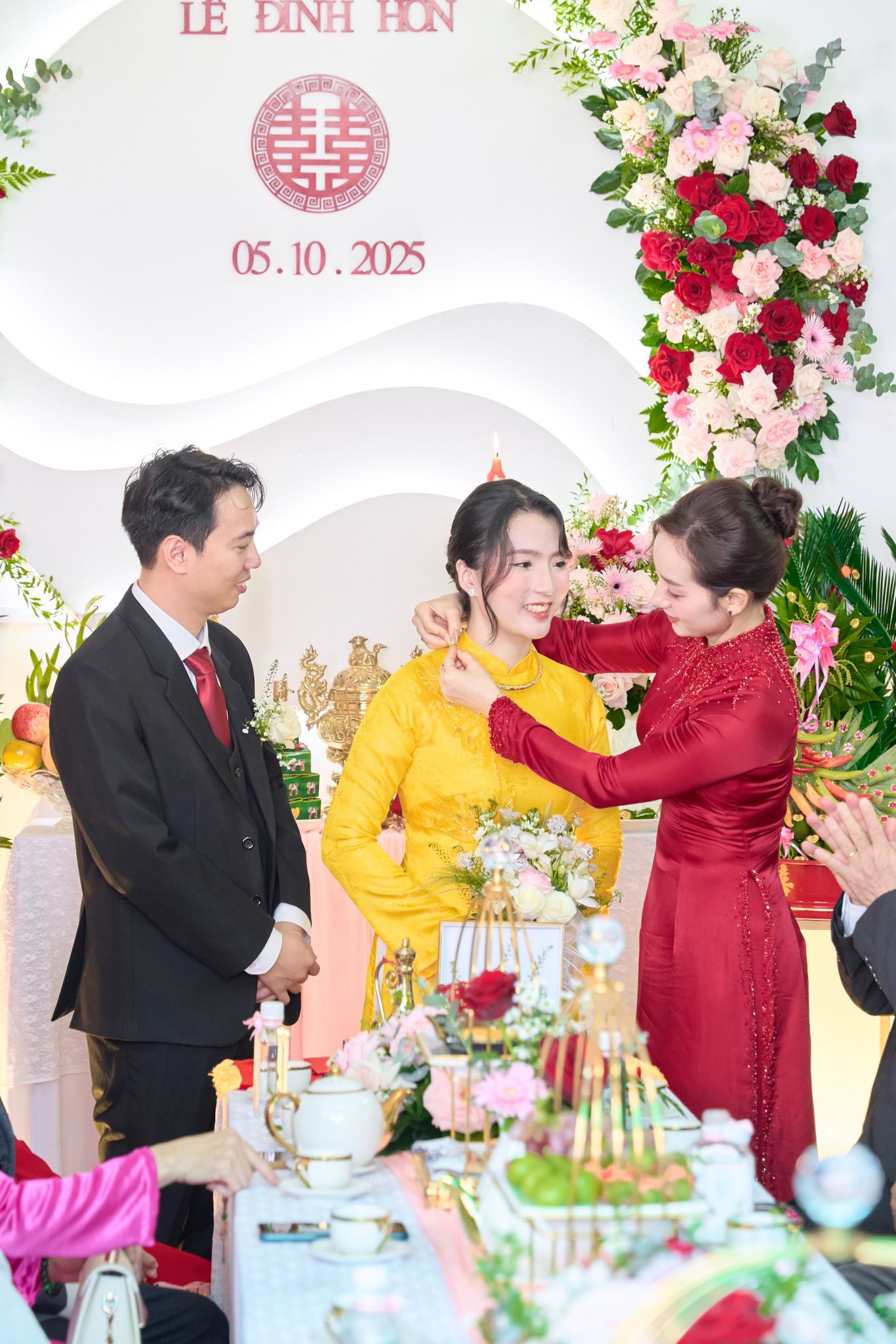 "Mẹ chồng trẻ nhất nước", giống diễn viên Phương Anh Đào: Danh tính hé lộ điều thú vị- Ảnh 4. "Mẹ chồng trẻ nhất nước", giống diễn viên Phương Anh Đào: Danh tính hé lộ điều thú vị- Ảnh 4.
