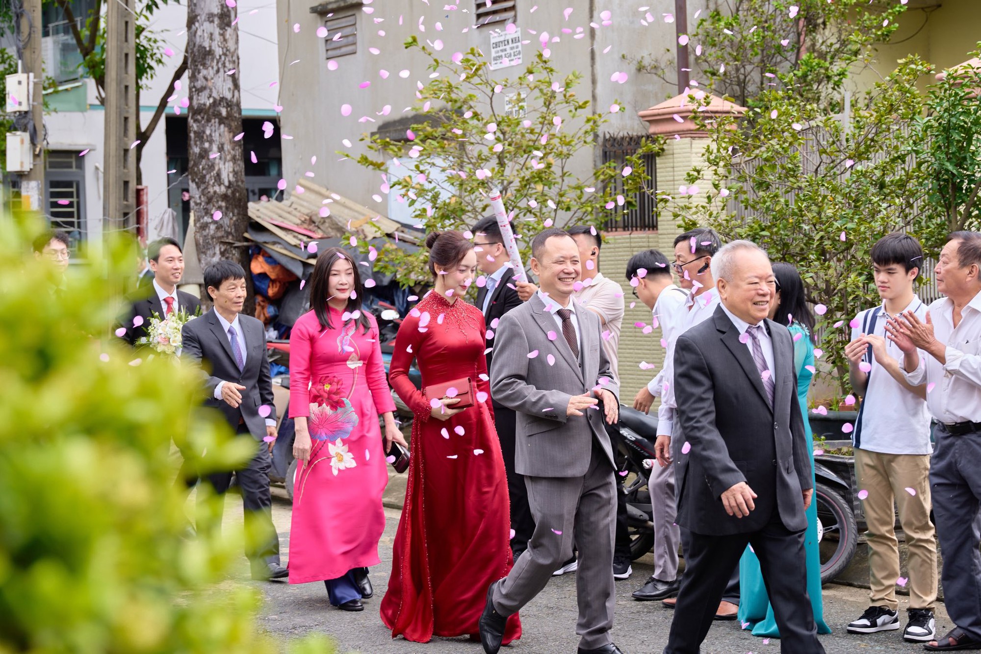 "Mẹ chồng trẻ nhất nước", giống diễn viên Phương Anh Đào: Danh tính hé lộ điều thú vị- Ảnh 7. "Mẹ chồng trẻ nhất nước", giống diễn viên Phương Anh Đào: Danh tính hé lộ điều thú vị- Ảnh 7.