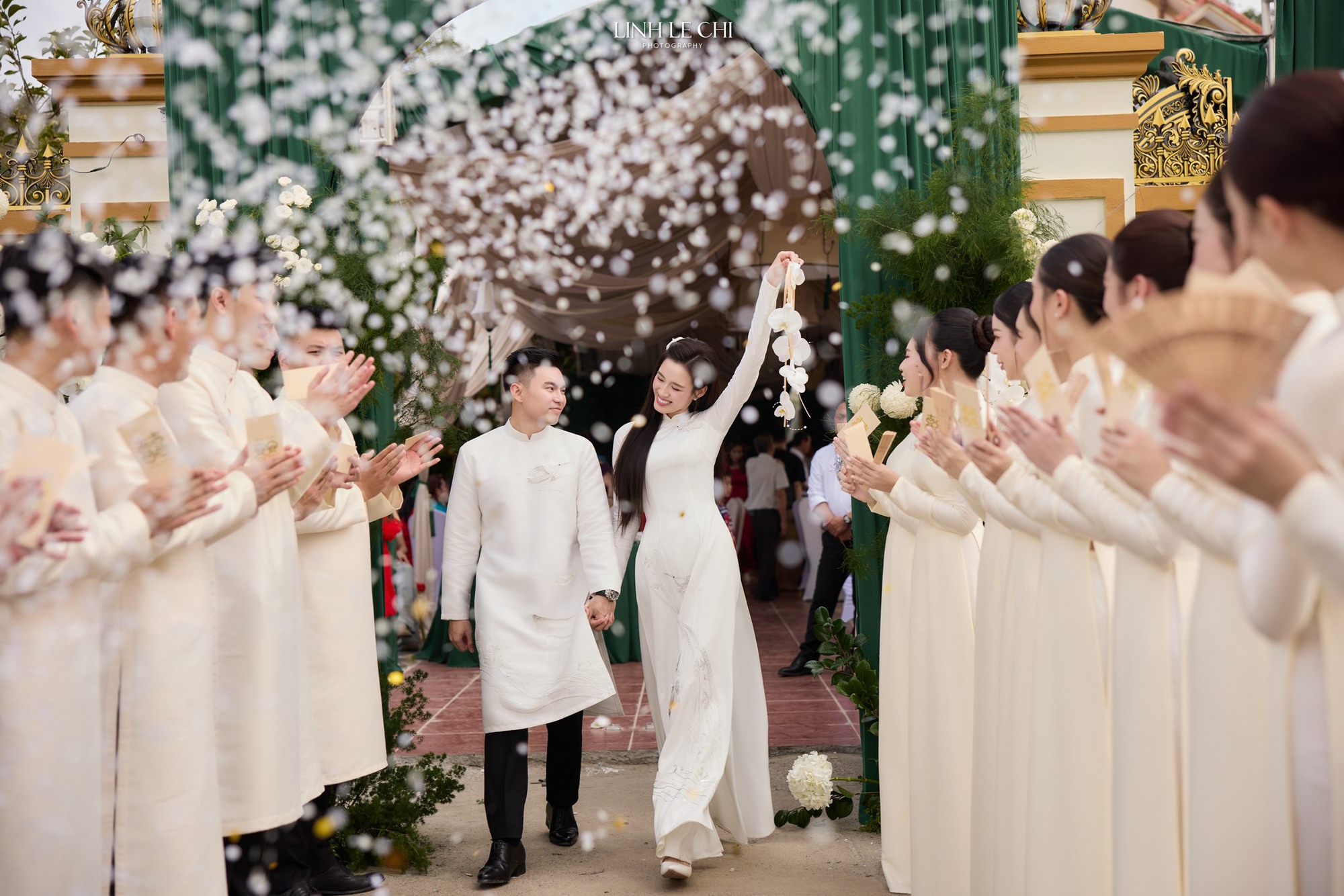 Điều Viết Vương - chồng Hoa hậu Đỗ Hà không còn muốn che giấu nữa- Ảnh 8. Điều Viết Vương - chồng Hoa hậu Đỗ Hà không còn muốn che giấu nữa- Ảnh 8.