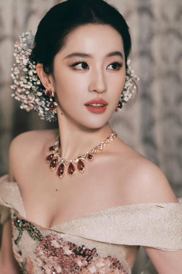 Nhìn ảnh mới của Lưu Diệc Phi mới thấy: Nét tướng “ngậm ngọc trong miệng”, cả đời hưởng phú quý- Ảnh 4.