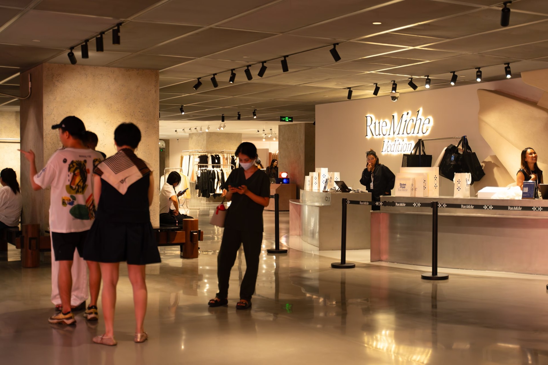 Ngắm tòa nhà đầu tiên kết nối với ga metro: Nơi Hermès, Dior, Bvlgari hội tụ, từng 'nằm trong tay' tỷ phú Phạm Nhật Vượng- Ảnh 7.