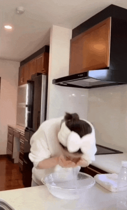 Sống đến 35 tuổi mới biết thế nào là: Làm sạch như người Nhật, dưỡng ẩm như người Hàn- Ảnh 2. Sống đến 35 tuổi mới biết thế nào là: Làm sạch như người Nhật, dưỡng ẩm như người Hàn- Ảnh 2.