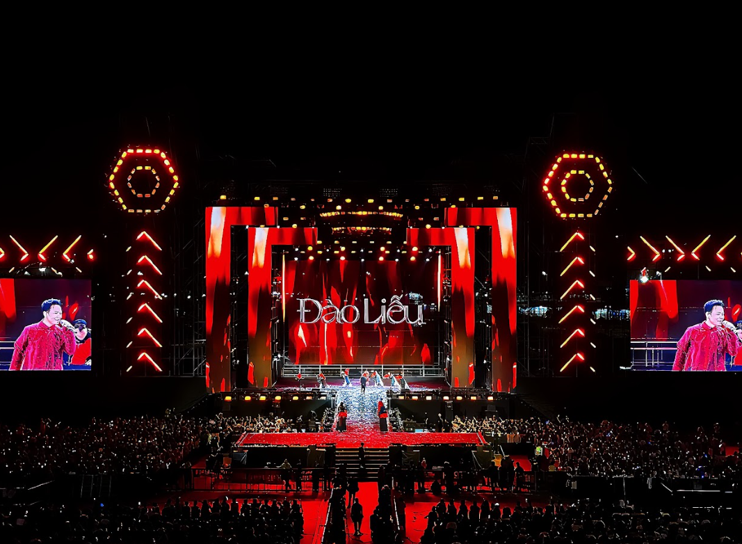 SUPERFEST 2025 “thắp sáng” Thủ đô: Anh Tài - Chị Đẹp hội tụ, hàng chục nghìn người cháy hết mình trong đại tiệc âm nhạc lớn nhất tháng 10- Ảnh 9.