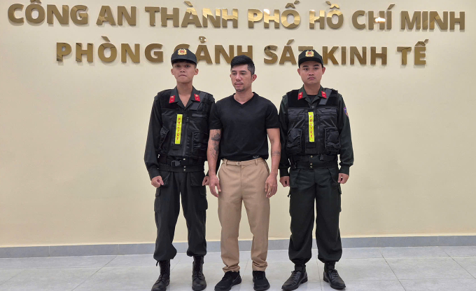 Lương Bằng Quang ngồi thẫn thờ bên đường trước khi bị bắt?- Ảnh 1.