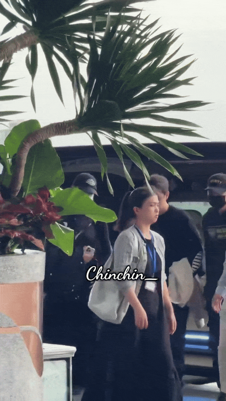Yoona trùm kín mít từ Đà Nẵng về Hàn, “Chôn-ha” bị delay vì bão số 12- Ảnh 1.