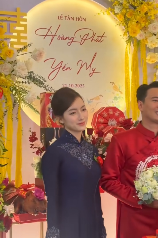 "Mẹ chồng trẻ nhất nước", giống diễn viên Phương Anh Đào: Danh tính hé lộ điều thú vị- Ảnh 1. "Mẹ chồng trẻ nhất nước", giống diễn viên Phương Anh Đào: Danh tính hé lộ điều thú vị- Ảnh 1.
