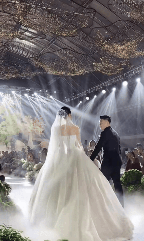 Điều Viết Vương - chồng Hoa hậu Đỗ Hà không còn muốn che giấu nữa- Ảnh 5. Điều Viết Vương - chồng Hoa hậu Đỗ Hà không còn muốn che giấu nữa- Ảnh 5.