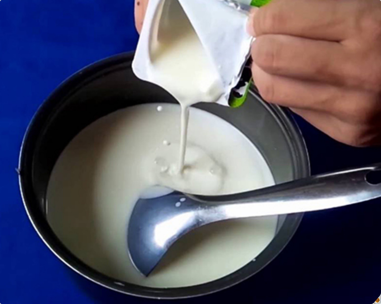 Sữa chua bị hỏng khi trên bề mặt xuất hiện một lớp nước? Đây là sự thật- Ảnh 2.