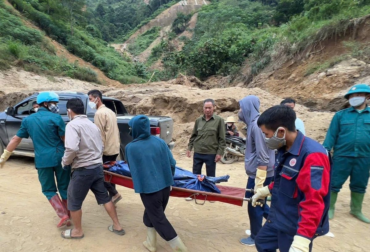 Sau 24 ngày, tìm thấy thi thể cuối cùng trong vụ xe bán tải chở 3 người mất tích- Ảnh 1. Sau 24 ngày, tìm thấy thi thể cuối cùng trong vụ xe bán tải chở 3 người mất tích- Ảnh 1.