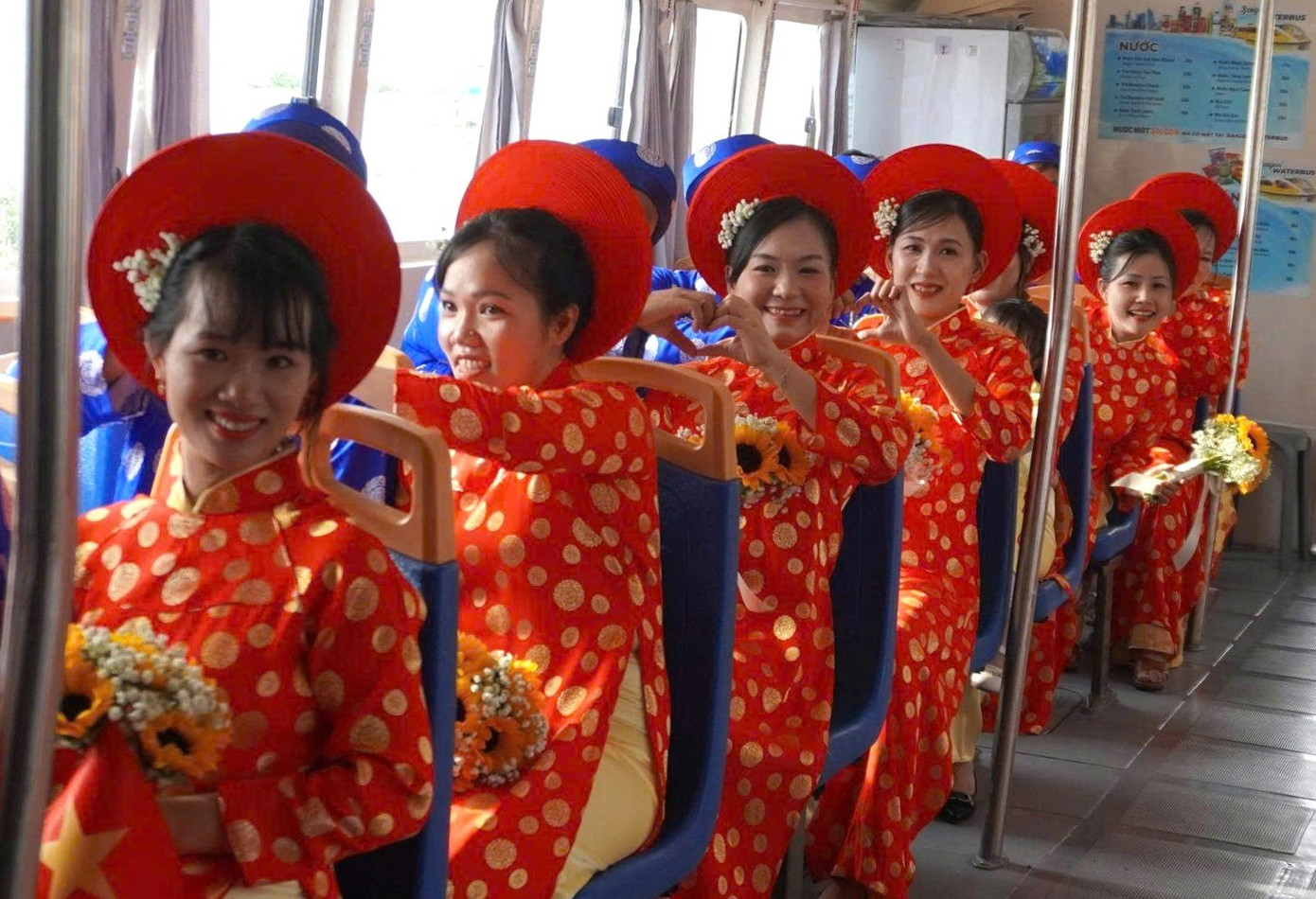 Khoảnh khắc hạnh phúc của 50 đôi uyên ương trong lễ cưới tập thể- Ảnh 22.