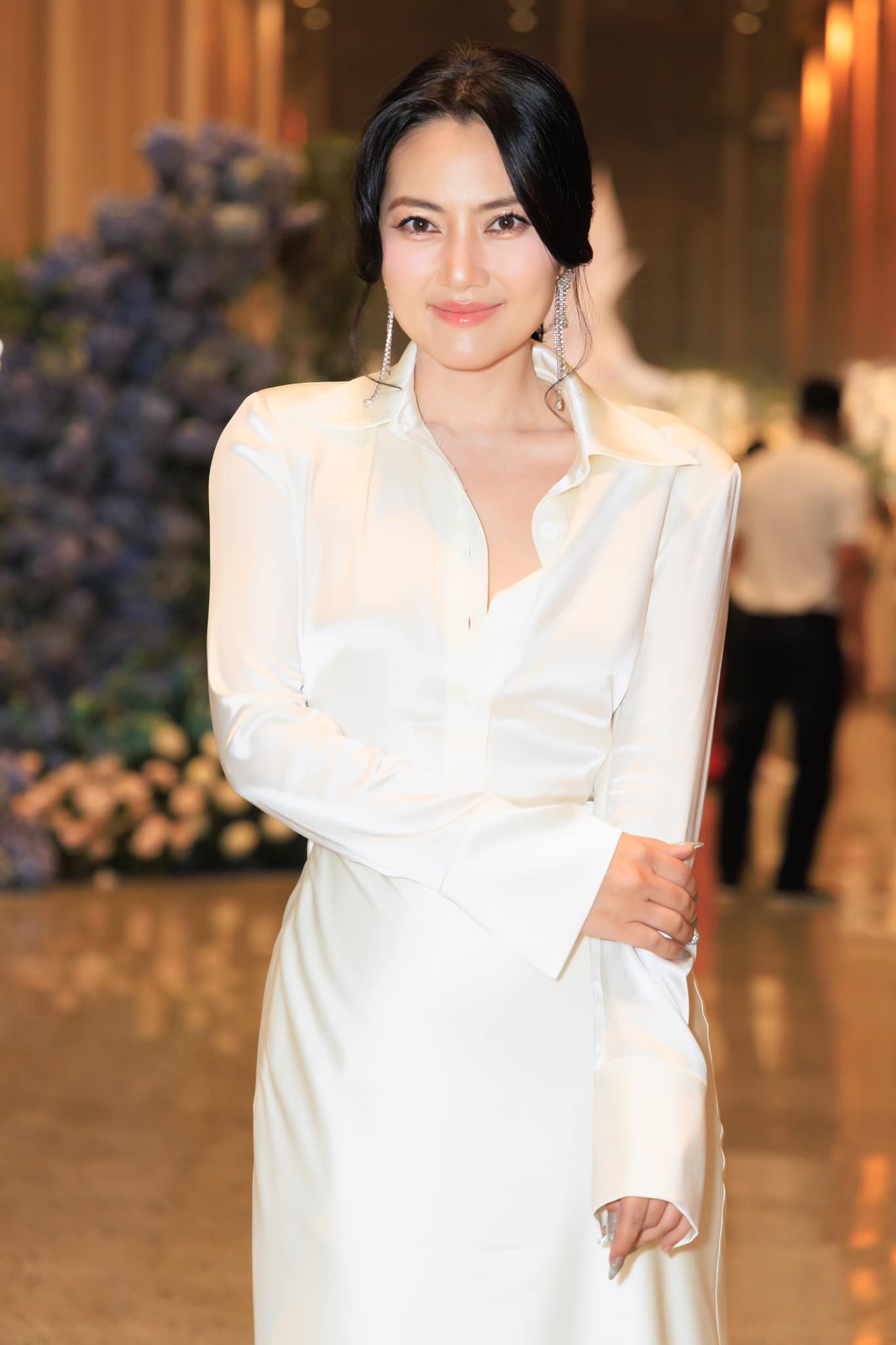 Cuộc sống bí ẩn của nữ nghệ sĩ đình đám giải nghệ ở tuổi 40, bị đồn cưới Phi Hùng- Ảnh 2. Cuộc sống bí ẩn của nữ nghệ sĩ đình đám giải nghệ ở tuổi 40, bị đồn cưới Phi Hùng- Ảnh 2.