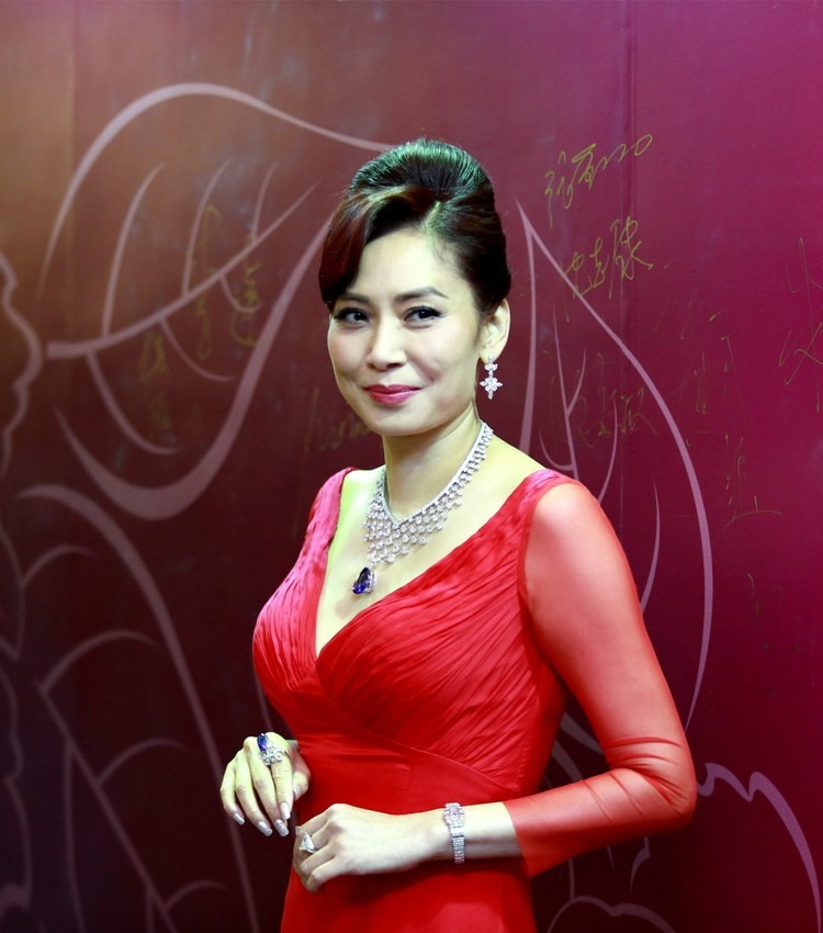 Cái kết ngỡ ngàng của “bom sex” dám “mạo phạm” với tỷ phú 70 tuổi- Ảnh 9. Cái kết ngỡ ngàng của “bom sex” dám “mạo phạm” với tỷ phú 70 tuổi- Ảnh 9.