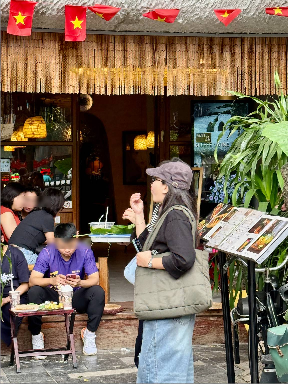 Công an dẹp hàng cốm lấn chiếm hè phố Nhà Thờ, các  Công an dẹp hàng cốm lấn chiếm hè phố Nhà Thờ, các