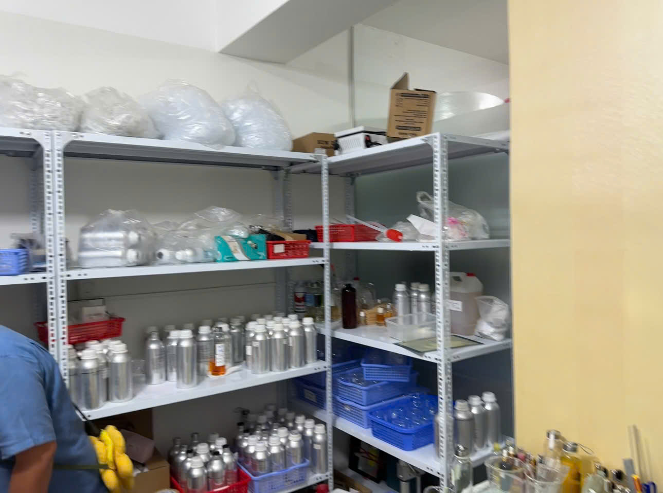 Bên trong công xưởng làm ăn phi pháp của Giám đốc Công ty Nguyên Hương- Ảnh 3. Bên trong công xưởng làm ăn phi pháp của Giám đốc Công ty Nguyên Hương- Ảnh 3.