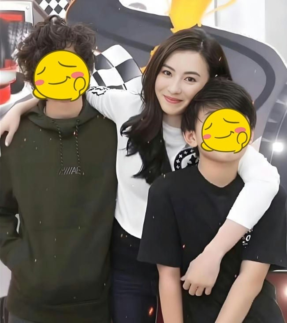 Trương Bá Chi đang hẹn hò trai trẻ 2K4?- Ảnh 9. Trương Bá Chi đang hẹn hò trai trẻ 2K4?- Ảnh 9.