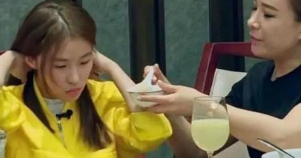 “Em bé khổng lồ” 16 tuổi vẫn được bảo mẫu bón cơm, cắt móng chân, tiêu vặt gần 200 triệu đồng/ngày hiện giờ ra sao?- Ảnh 1. “Em bé khổng lồ” 16 tuổi vẫn được bảo mẫu bón cơm, cắt móng chân, tiêu vặt gần 200 triệu đồng/ngày hiện giờ ra sao?- Ảnh 1.