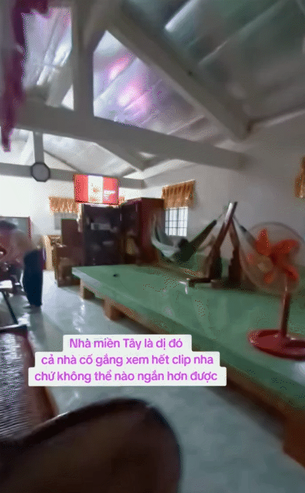 Độc lạ nhà miền Tây: Rộng như mê cung, gạch hoa mỗi phòng một kiểu, tiến vào khu bếp ai nấy đều  Độc lạ nhà miền Tây: Rộng như mê cung, gạch hoa mỗi phòng một kiểu, tiến vào khu bếp ai nấy đều