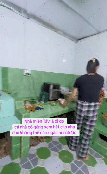 Độc lạ nhà miền Tây: Rộng như mê cung, gạch hoa mỗi phòng một kiểu, tiến vào khu bếp ai nấy đều  Độc lạ nhà miền Tây: Rộng như mê cung, gạch hoa mỗi phòng một kiểu, tiến vào khu bếp ai nấy đều