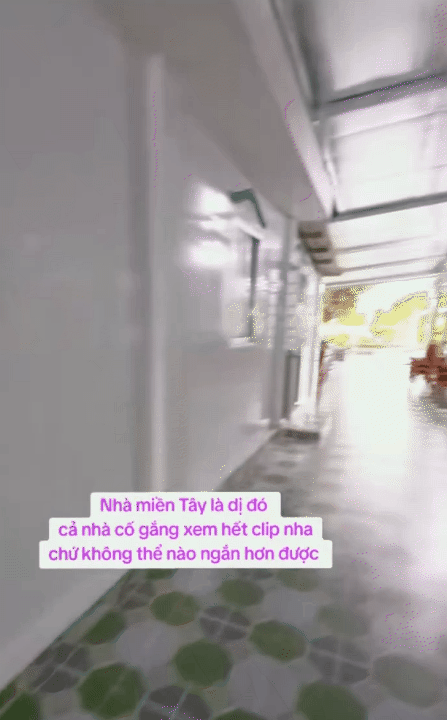 Độc lạ nhà miền Tây: Rộng như mê cung, gạch hoa mỗi phòng một kiểu, tiến vào khu bếp ai nấy đều  Độc lạ nhà miền Tây: Rộng như mê cung, gạch hoa mỗi phòng một kiểu, tiến vào khu bếp ai nấy đều