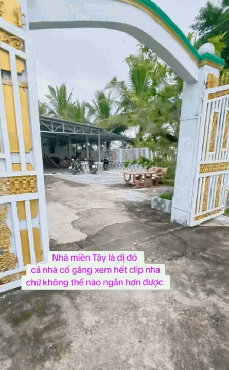 Độc lạ nhà miền Tây: Rộng như mê cung, gạch hoa mỗi phòng một kiểu, tiến vào khu bếp ai nấy đều  Độc lạ nhà miền Tây: Rộng như mê cung, gạch hoa mỗi phòng một kiểu, tiến vào khu bếp ai nấy đều