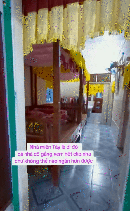 Độc lạ nhà miền Tây: Rộng như mê cung, gạch hoa mỗi phòng một kiểu, tiến vào khu bếp ai nấy đều  Độc lạ nhà miền Tây: Rộng như mê cung, gạch hoa mỗi phòng một kiểu, tiến vào khu bếp ai nấy đều