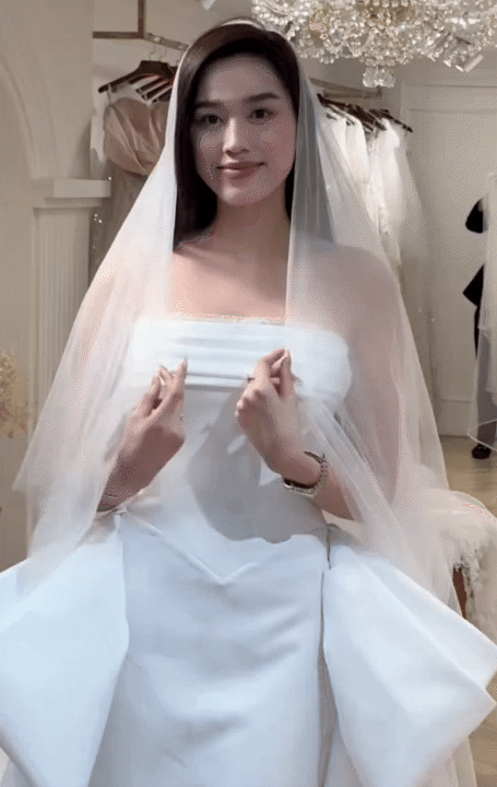 Vì sao HH Đỗ Hà không nhận diễn show váy cưới?- Ảnh 4. Vì sao HH Đỗ Hà không nhận diễn show váy cưới?- Ảnh 4.