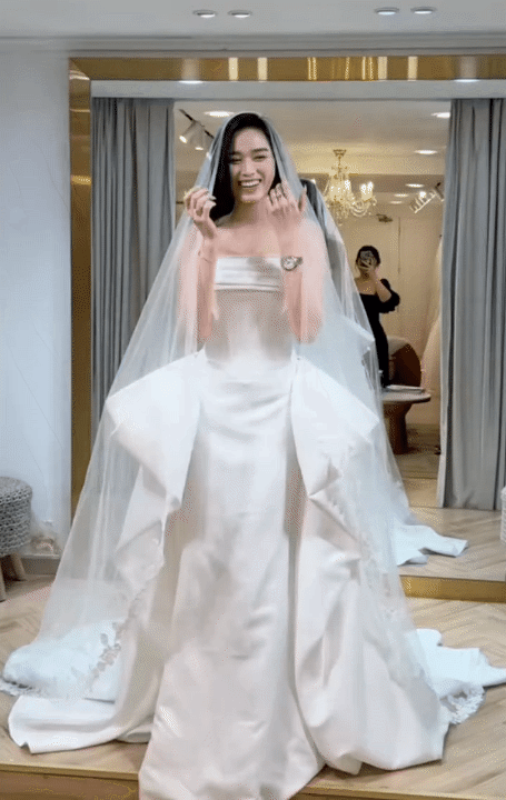 Vì sao HH Đỗ Hà không nhận diễn show váy cưới?- Ảnh 3. Vì sao HH Đỗ Hà không nhận diễn show váy cưới?- Ảnh 3.