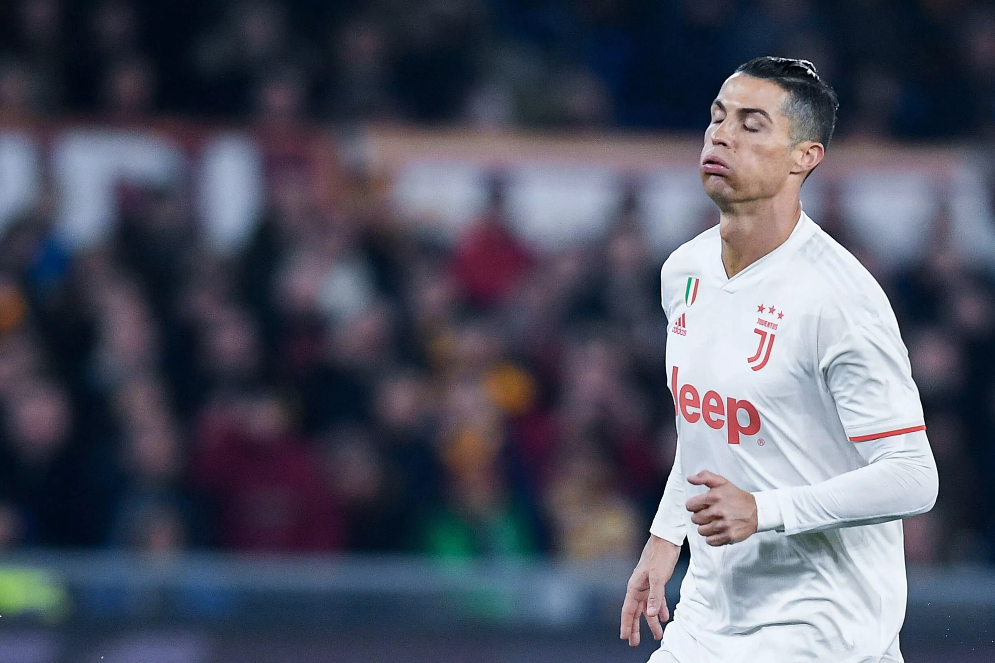 Cristiano Ronaldo và loạt cầu thủ bị lừa đảo du lịch- Ảnh 1. Cristiano Ronaldo và loạt cầu thủ bị lừa đảo du lịch- Ảnh 1.