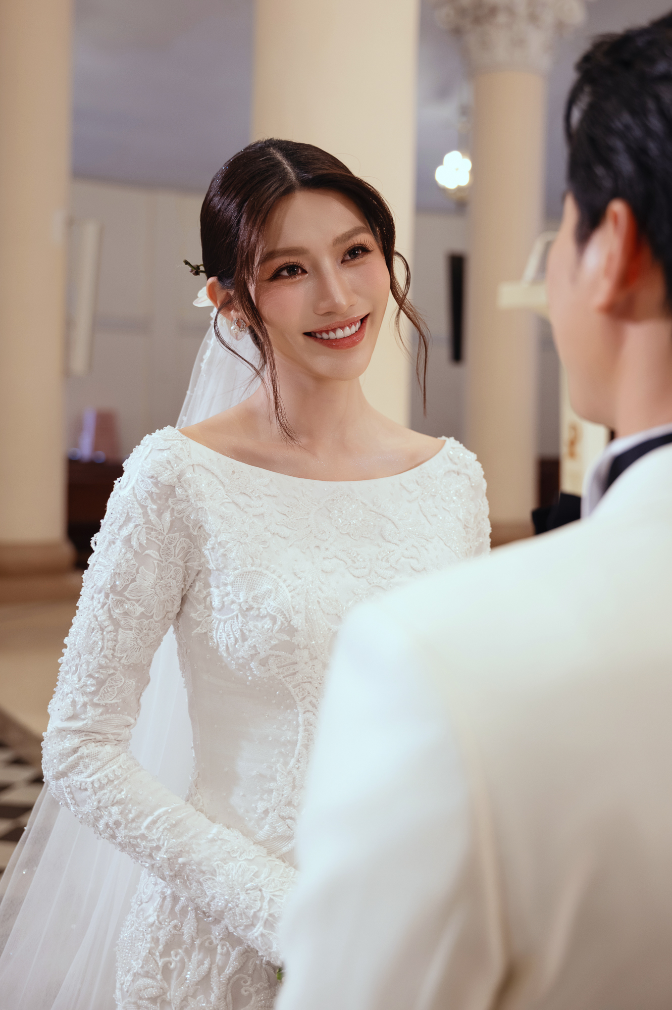 Lễ cưới nhà thờ của Á hậu Quỳnh Châu: Cô dâu rưng rưng xúc động, thiếu gia Đà Lạt quá điển trai!- Ảnh 6. Lễ cưới nhà thờ của Á hậu Quỳnh Châu: Cô dâu rưng rưng xúc động, thiếu gia Đà Lạt quá điển trai!- Ảnh 6.