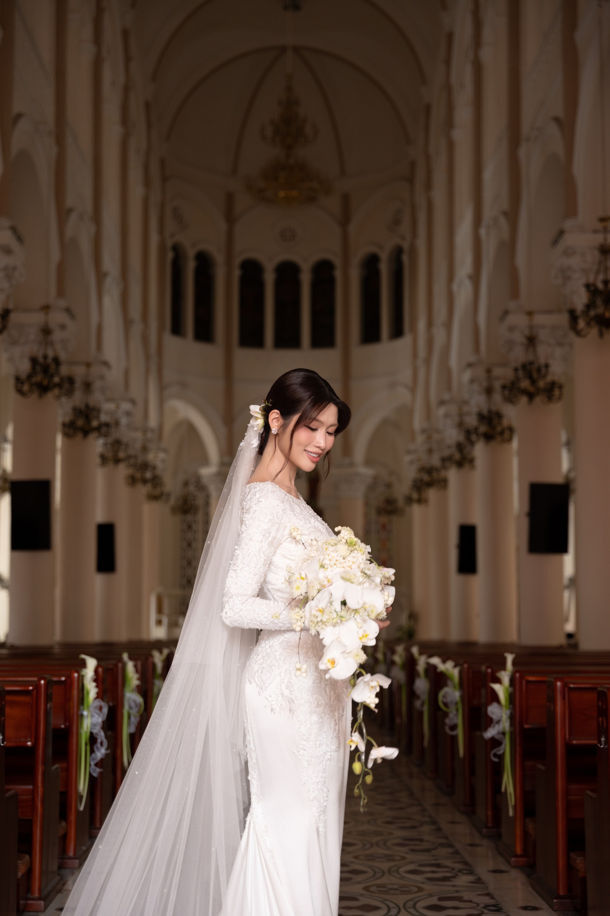 Lễ cưới nhà thờ của Á hậu Quỳnh Châu: Cô dâu rưng rưng xúc động, thiếu gia Đà Lạt quá điển trai!- Ảnh 10. Lễ cưới nhà thờ của Á hậu Quỳnh Châu: Cô dâu rưng rưng xúc động, thiếu gia Đà Lạt quá điển trai!- Ảnh 10.