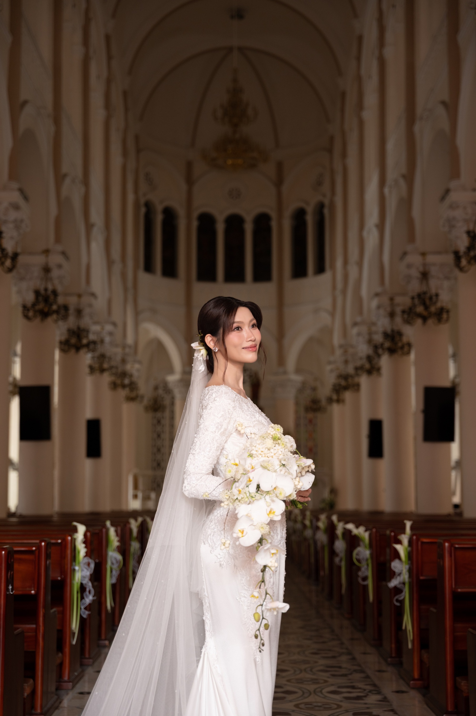 Lễ cưới nhà thờ của Á hậu Quỳnh Châu: Cô dâu rưng rưng xúc động, thiếu gia Đà Lạt quá điển trai!- Ảnh 9. Lễ cưới nhà thờ của Á hậu Quỳnh Châu: Cô dâu rưng rưng xúc động, thiếu gia Đà Lạt quá điển trai!- Ảnh 9.