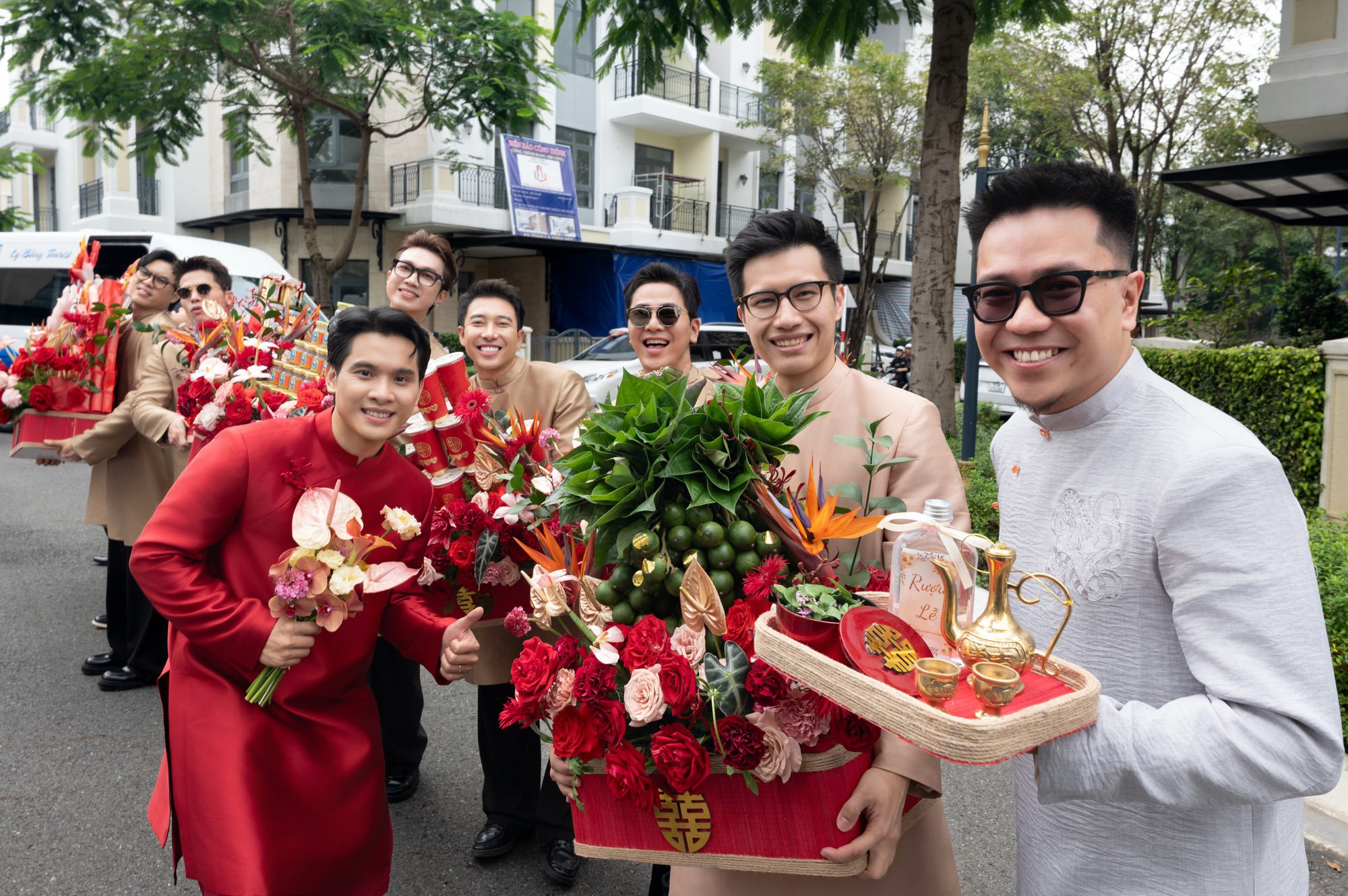 Đám cưới Á hậu Quỳnh Châu: Hé lộ sính lễ nhà thiếu gia, dàn bê tráp toàn người đẹp Vbiz!- Ảnh 1. Đám cưới Á hậu Quỳnh Châu: Hé lộ sính lễ nhà thiếu gia, dàn bê tráp toàn người đẹp Vbiz!- Ảnh 1.