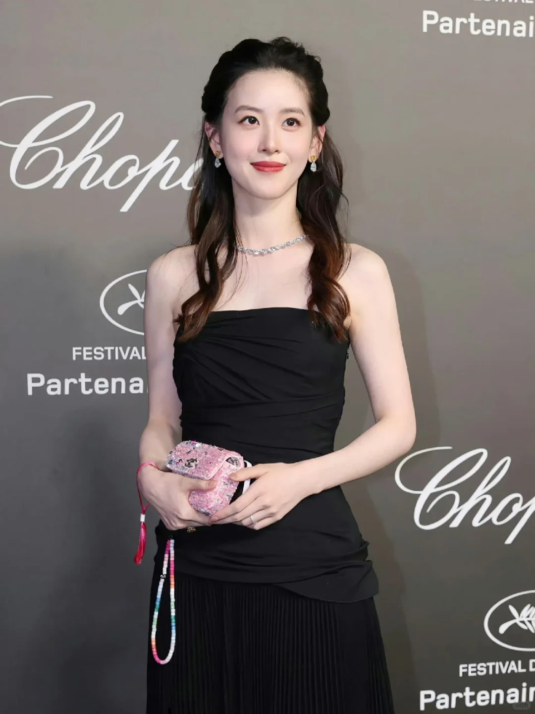 Nữ tỷ phú Chương Trạch Thiên sở hữu tướng quý này trên khuôn mặt, đến ái nữ trùm sòng bạc Hà Siêu Liên cũng thua xa?- Ảnh 10. Nữ tỷ phú Chương Trạch Thiên sở hữu tướng quý này trên khuôn mặt, đến ái nữ trùm sòng bạc Hà Siêu Liên cũng thua xa?- Ảnh 10.