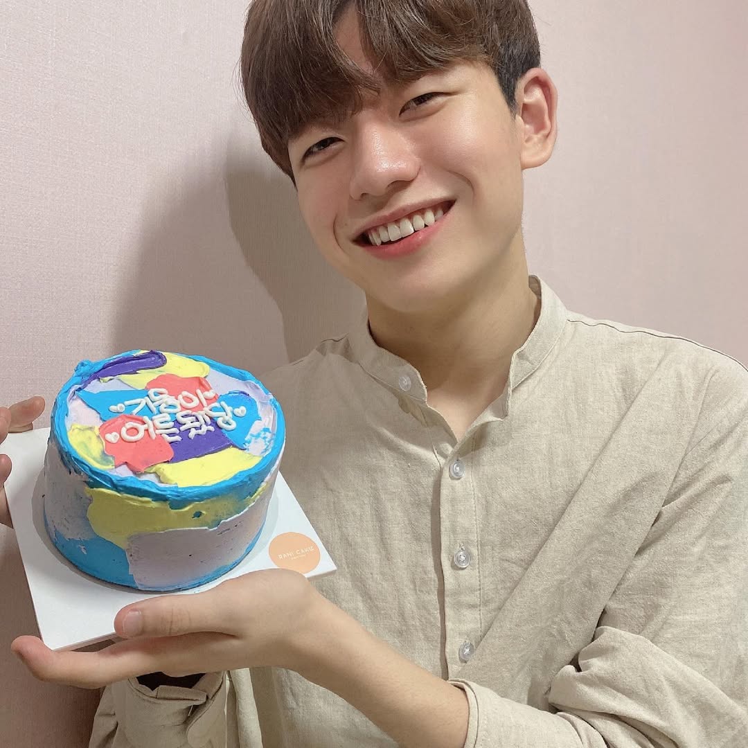 Cậu nh&oacute;c g&acirc;y b&atilde;o với biểu cảm "cười đểu", 17 năm sau lột x&aacute;c ch&oacute;ng mặt, th&agrave;nh t&iacute;ch học si&ecirc;u khủng!- Ảnh 4.