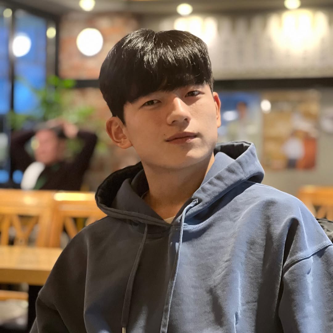 Cậu nh&oacute;c g&acirc;y b&atilde;o với biểu cảm "cười đểu", 17 năm sau lột x&aacute;c ch&oacute;ng mặt, th&agrave;nh t&iacute;ch học si&ecirc;u khủng!- Ảnh 5.