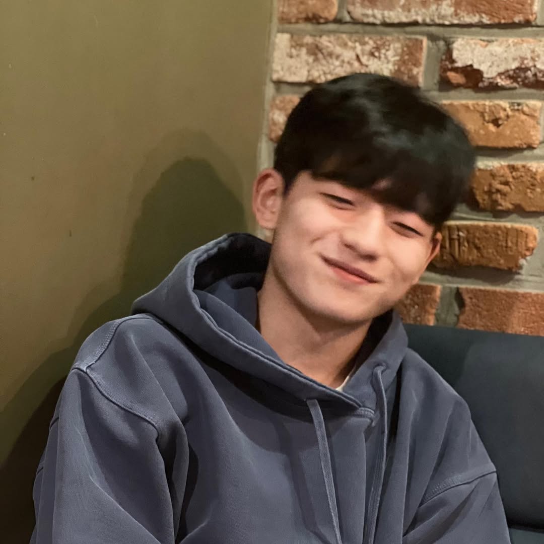 Cậu nh&oacute;c g&acirc;y b&atilde;o với biểu cảm "cười đểu", 17 năm sau lột x&aacute;c ch&oacute;ng mặt, th&agrave;nh t&iacute;ch học si&ecirc;u khủng!- Ảnh 6.