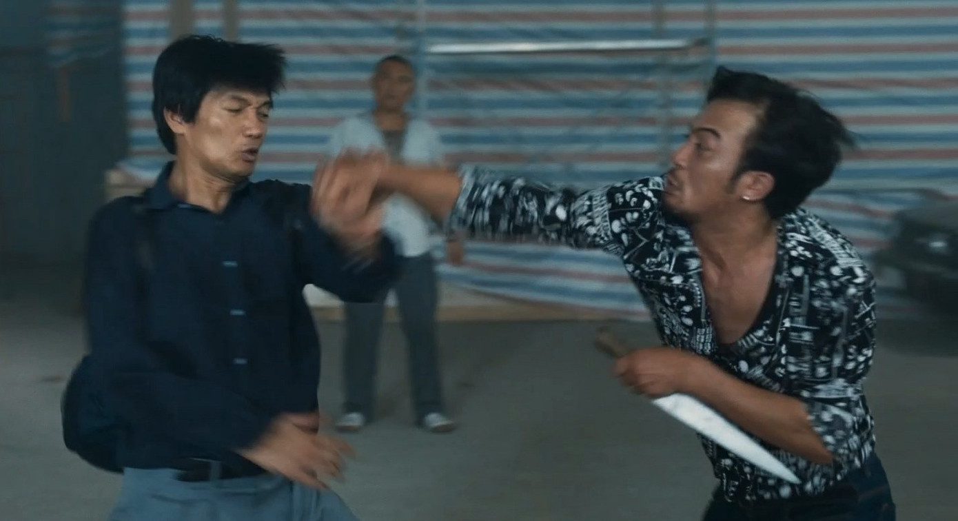 Cảnh ôtô bay giữa chợ, diễn viên bị hất tung qua cửa sổ- Ảnh 2. Cảnh ôtô bay giữa chợ, diễn viên bị hất tung qua cửa sổ- Ảnh 2.
