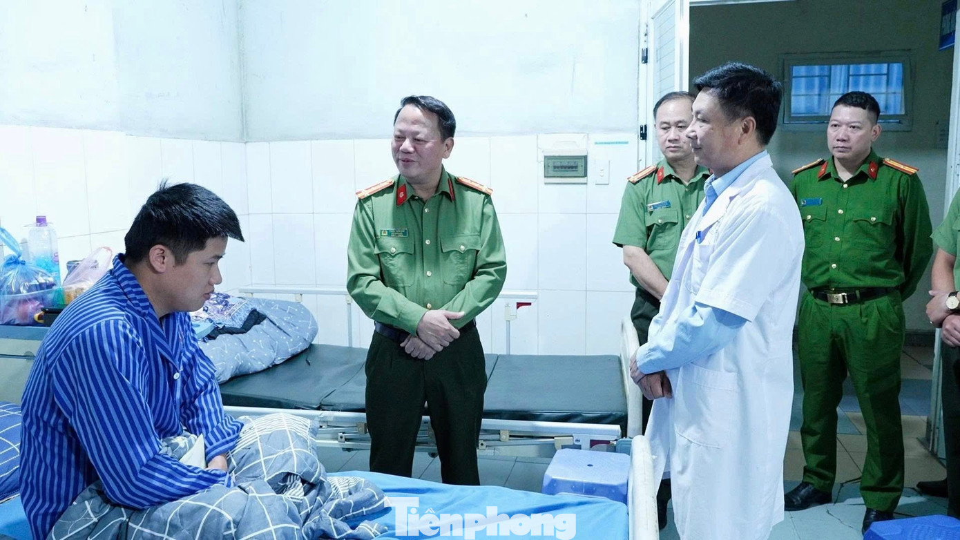 Đại úy Công an bị thương khi giải cứu cháu nhỏ bị đối tượng kề dao vào cổ- Ảnh 2. Đại úy Công an bị thương khi giải cứu cháu nhỏ bị đối tượng kề dao vào cổ- Ảnh 2.