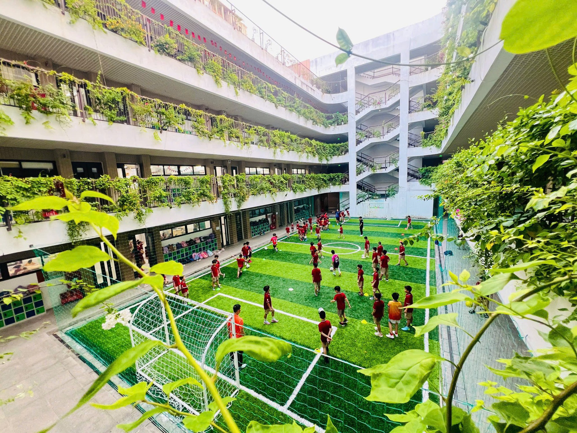 Phụ huynh ơi! Không phải công viên đâu, đây là 1 trường tiểu học CÔNG LẬP siêu đẹp, cây xanh phủ kín ở quận Cầu Giấy cũ!- Ảnh 12. Phụ huynh ơi! Không phải công viên đâu, đây là 1 trường tiểu học CÔNG LẬP siêu đẹp, cây xanh phủ kín ở quận Cầu Giấy cũ!- Ảnh 12.