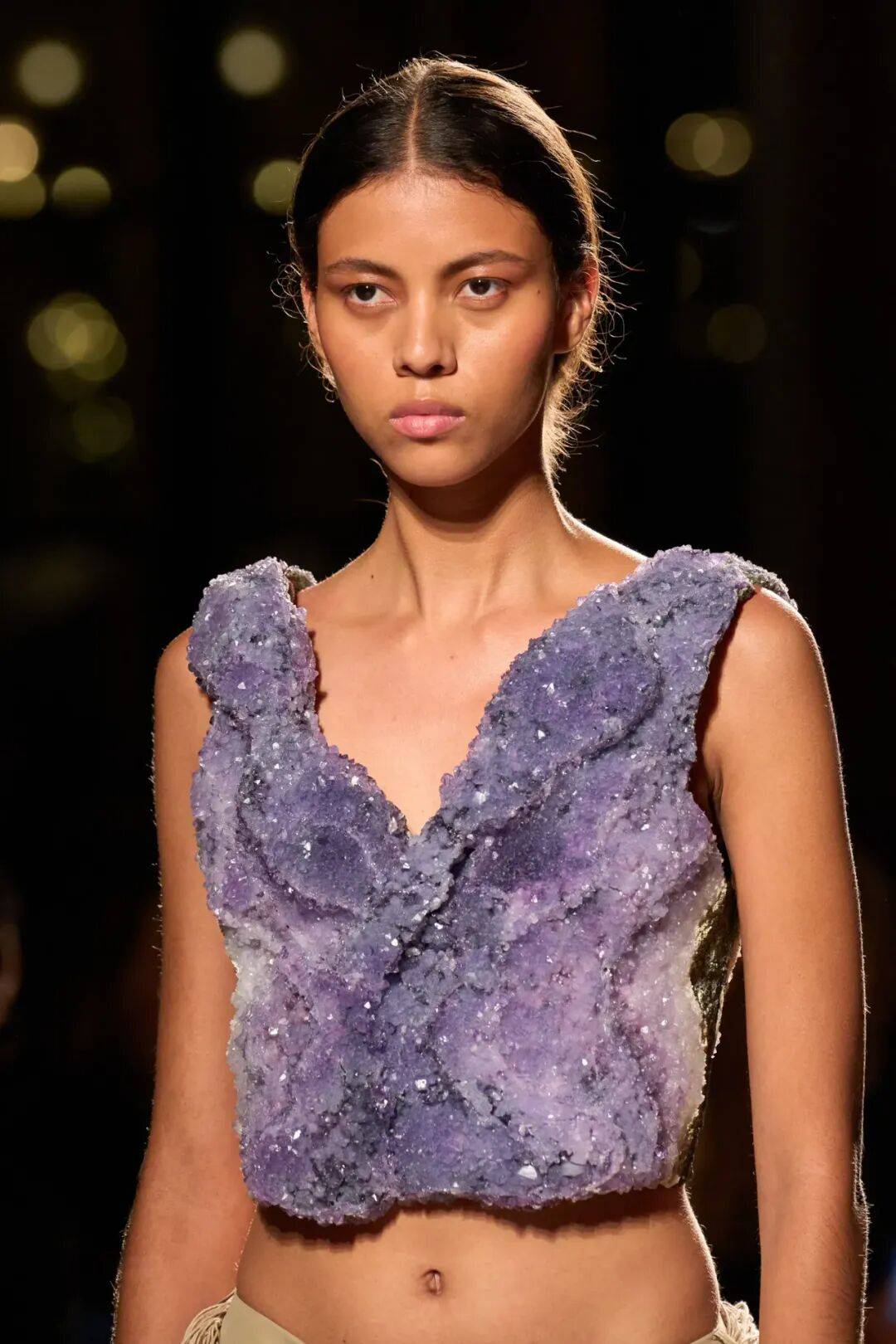 Học nhanh bốn cặp màu "chuẩn Pháp" để diện từ công sở đến cà phê cuối tuần vẫn xịn mịn- Ảnh 1.