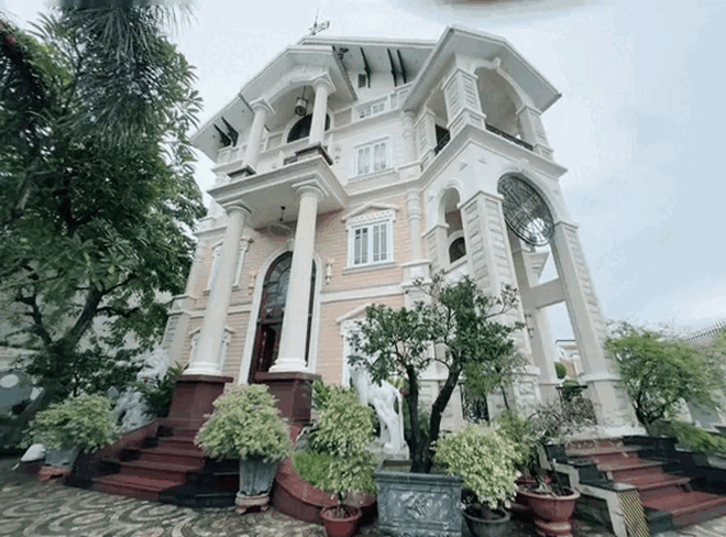 "Tổng tài" Colline Dalat lấy vợ: Cổng cưới cao 5m, 50.000 bông hồng và cẩm tú cầu nhập, cổ tích còn thấy rén- Ảnh 2. "Tổng tài" Colline Dalat lấy vợ: Cổng cưới cao 5m, 50.000 bông hồng và cẩm tú cầu nhập, cổ tích còn thấy rén- Ảnh 2.