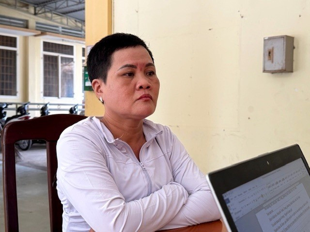 Bắt nữ quái cướp điện thoại của cụ ông tàn tật bán vé số- Ảnh 1. Bắt nữ quái cướp điện thoại của cụ ông tàn tật bán vé số- Ảnh 1.