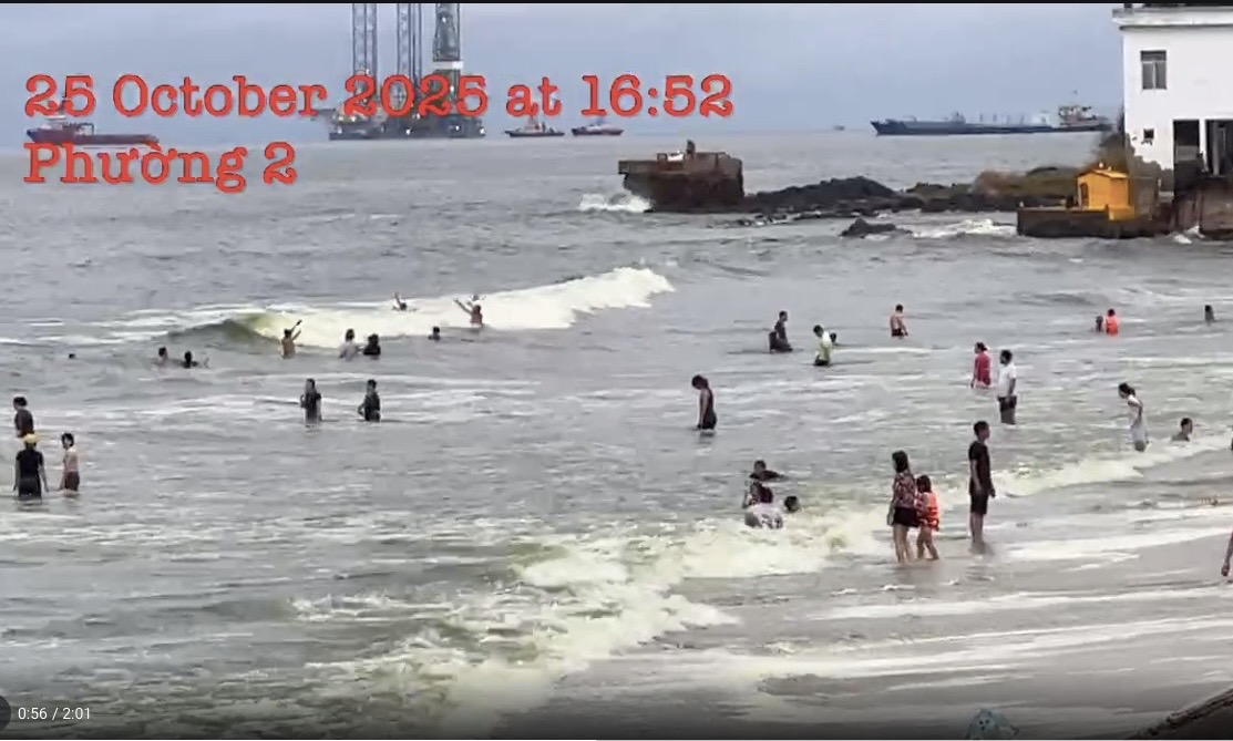 Thông tin lan truyền nước biển Vũng Tàu có màu xanh lá cây: Cơ quan chức năng lên tiếng- Ảnh 1. Thông tin lan truyền nước biển Vũng Tàu có màu xanh lá cây: Cơ quan chức năng lên tiếng- Ảnh 1.