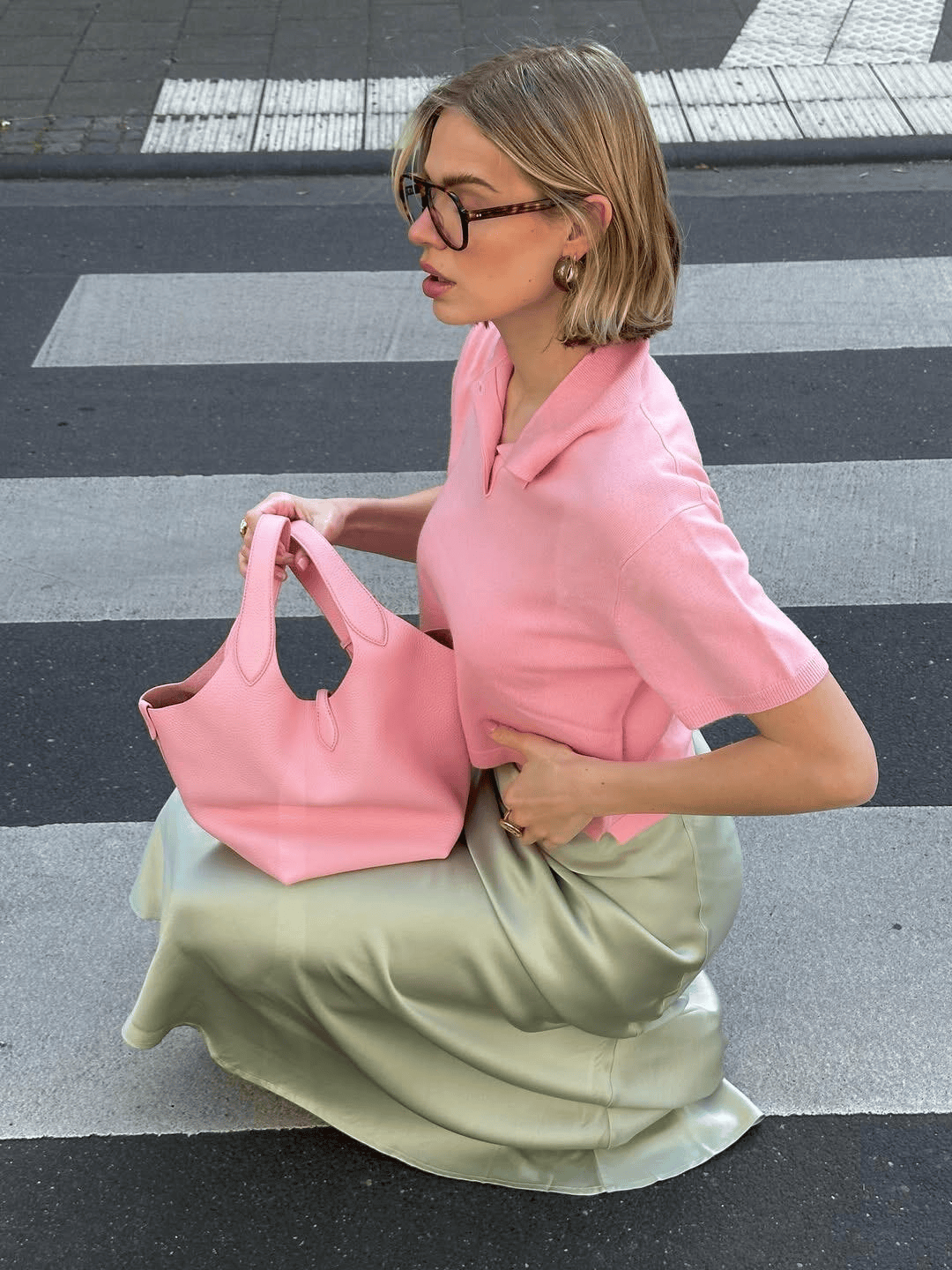 Học nhanh bốn cặp màu "chuẩn Pháp" để diện từ công sở đến cà phê cuối tuần vẫn xịn mịn- Ảnh 23.